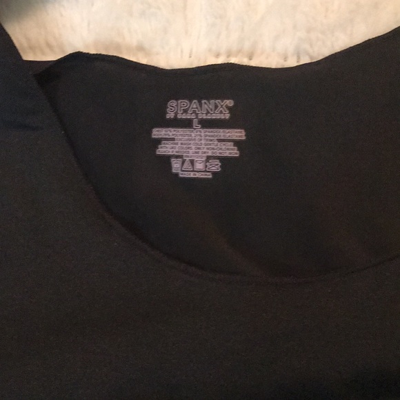 Set of two Spanx body shaping undershirts - Picture 4 of 4